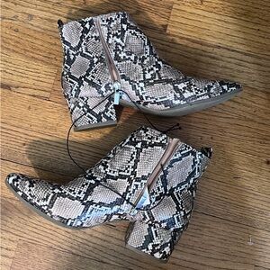 NWT A New Day Snake Booties Size 10